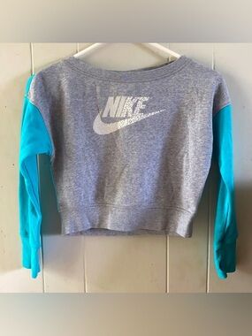 Child’s Small Nike Grey Semi-Cropped Crewneck with Teal Sleeves
